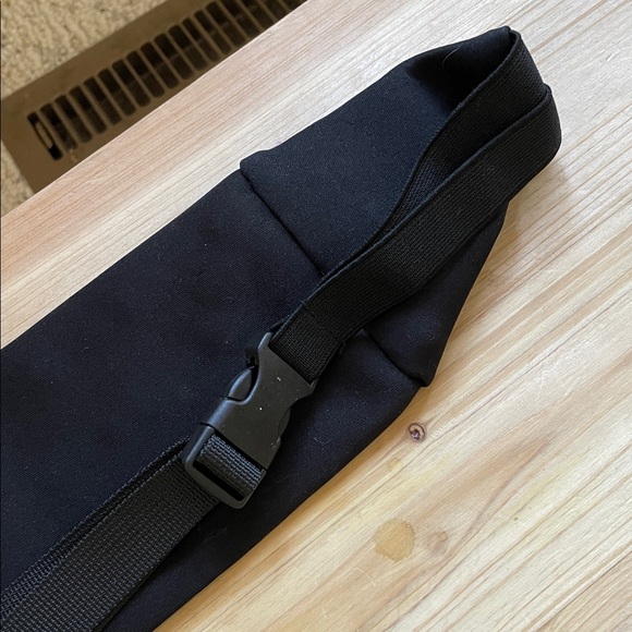 NEW Free People Movement Fast And Free Running Belt Black - Picture 5 of 6